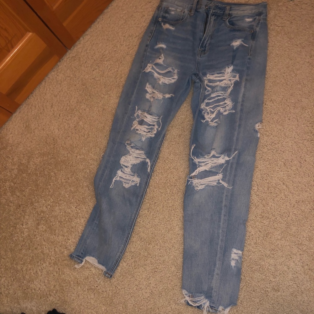 AE ripped Mom Jean size 4